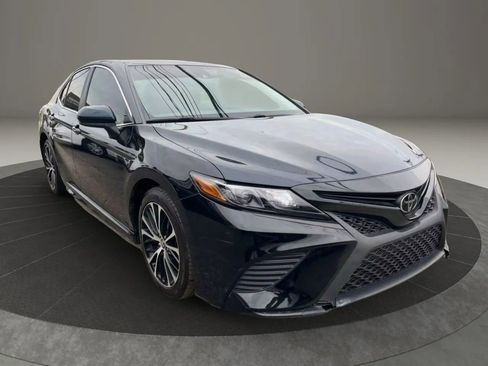 Used 2020 Toyota Camry SE image 3
