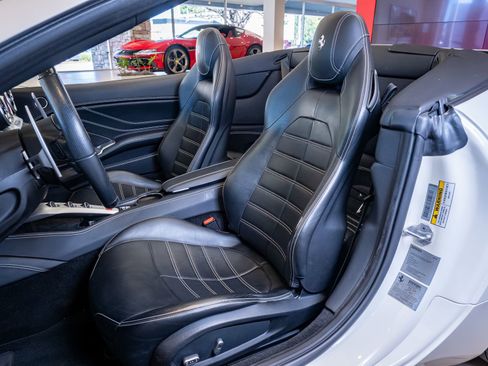 Used 2016 Ferrari California T RWD image 11