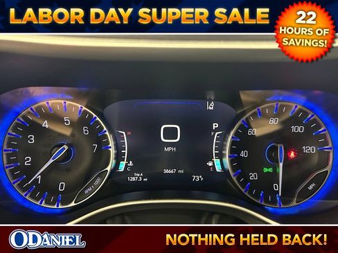 Used 2025 Chrysler Pacifica Select FWD image 12
