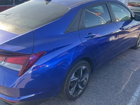 Used 2023 Hyundai Elantra SEL w/ Convenience Package FWD image 3