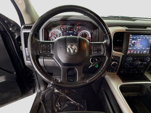 Used 2018 RAM 1500 Classic SLT w/ SLT Plus D￩cor Group image 13