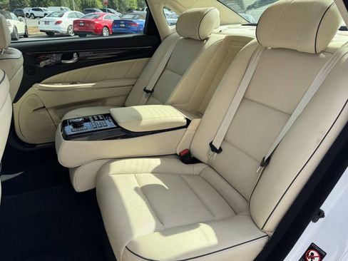 Used 2014 Hyundai Equus Signature RWD image 7