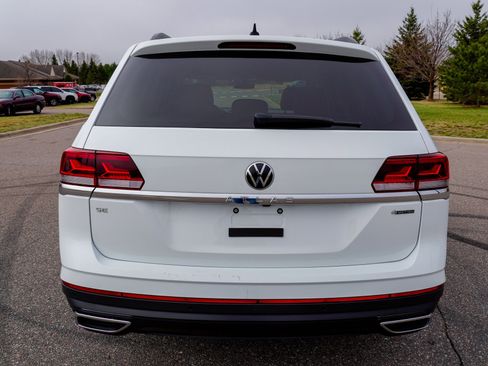 Used 2023 Volkswagen Atlas SE w/ Black Wheel Package image 4