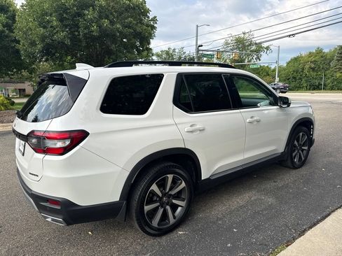 Used 2024 Honda Pilot Touring image 8