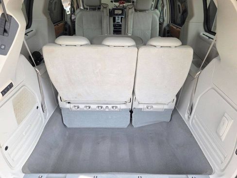 Used 2008 Chrysler Town & Country Limited w/ Entertainment Group #3 FWD image 20