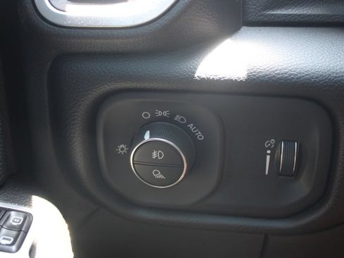 Used 2024 RAM 2500 Big Horn w/ Night Edition AWD/4WD image 43