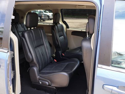 Used 2011 Chrysler Town & Country Touring-L w/ Driver Convenience Group FWD image 25
