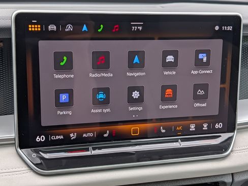 Used 2025 Volkswagen Tiguan SE AWD/4WD image 22
