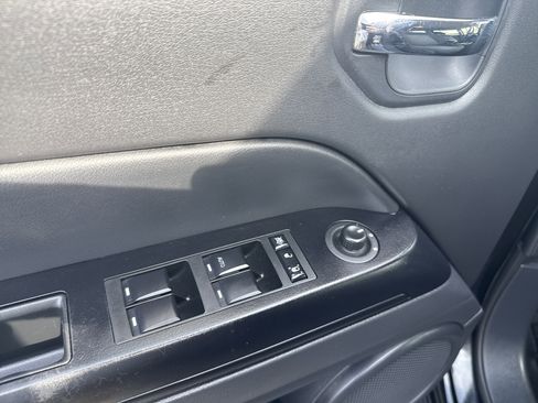 Used 2016 Jeep Patriot Latitude image 16