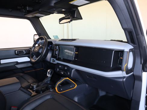 Certified 2023 Ford Bronco Badlands w/ Sasquatch Package AWD/4WD image 31