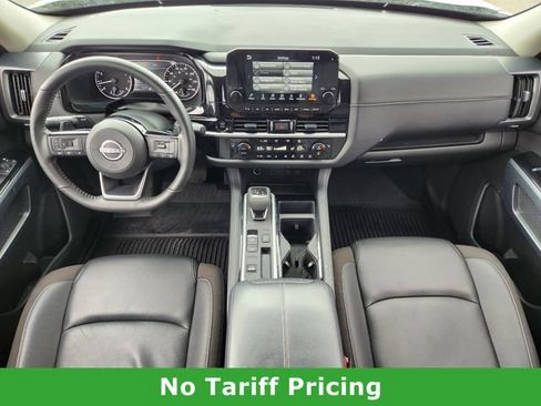 Used 2025 Nissan Pathfinder SL FWD image 25
