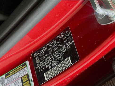 Used 2024 Hyundai Elantra Limited image 12