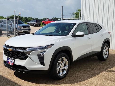 Used 2025 Chevrolet Trax LS w/ LS Convenience Package FWD image 18