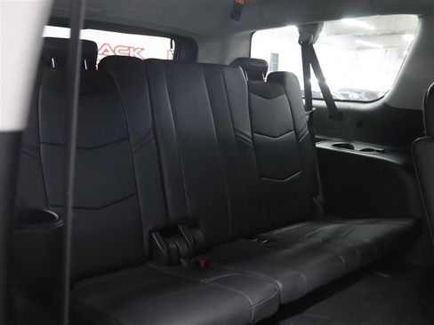 Used 2018 Cadillac Escalade ESV Luxury AWD/4WD image 18