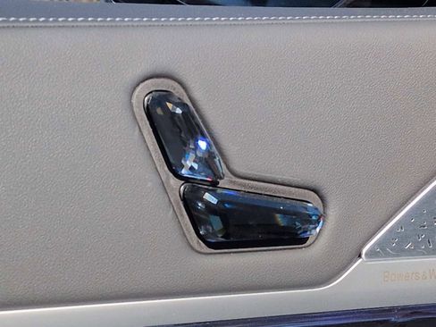 Certified 2023 BMW i7 xDrive60 w/ Executive Package 2 image 18