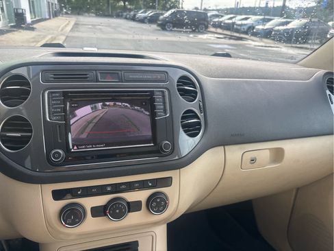Used 2017 Volkswagen Tiguan Limited FWD image 11