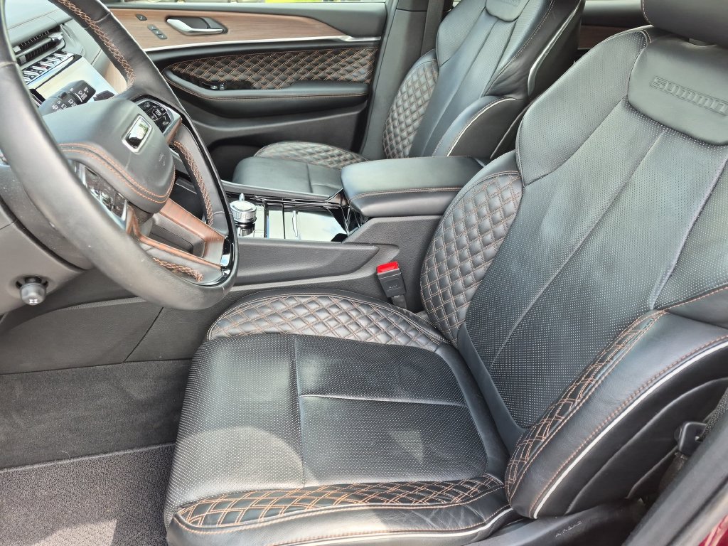 Used 2025 Jeep Grand Cherokee L Summit AWD/4WD image 16