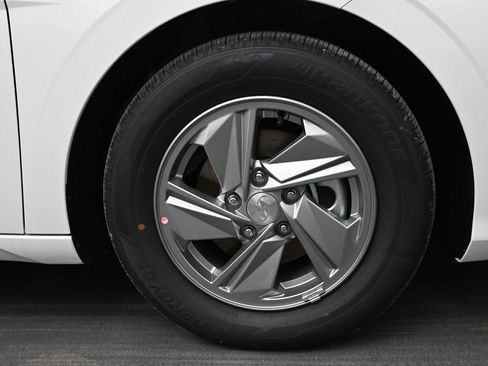 New 2026 Hyundai Elantra SE FWD image 10