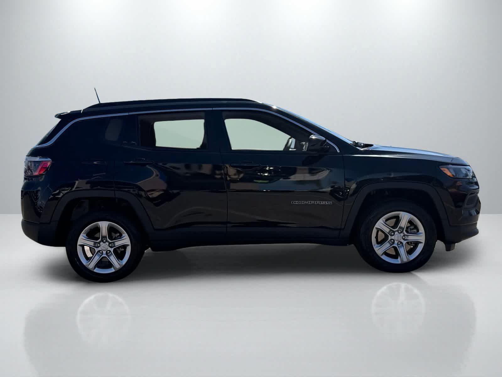Used 2023 Jeep Compass Latitude AWD/4WD image 8
