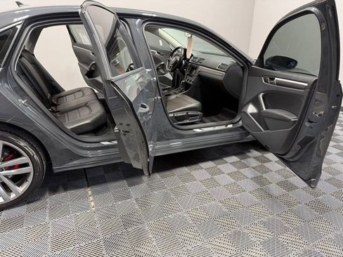 Used 2018 Volkswagen Passat 2.0T R-Line image 19