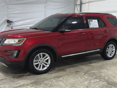 Used 2016 Ford Explorer XLT w/ Equipment Group 202A image 4