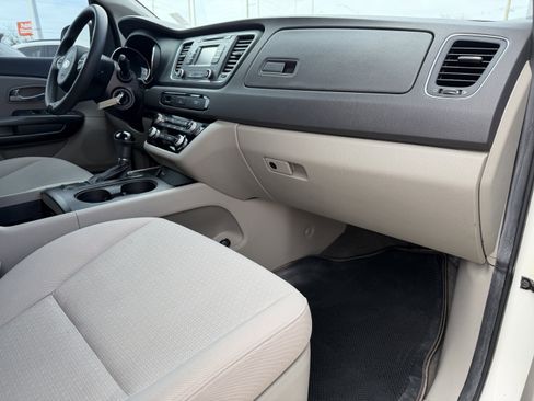 Used 2016 Kia Sedona L image 12