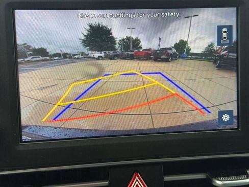 Used 2023 Hyundai Elantra SEL w/ Preferred Accessory Package FWD image 22