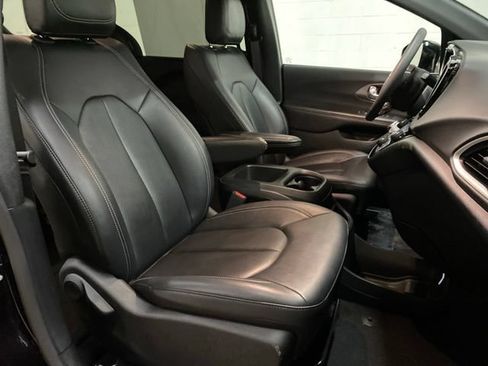 Used 2025 Chrysler Pacifica Select FWD image 79