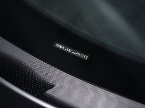 Used 2025 Lamborghini Revuelto image 32