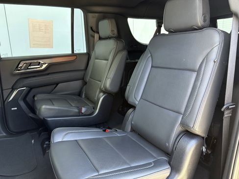 Used 2025 GMC Yukon XL Denali AWD/4WD image 13