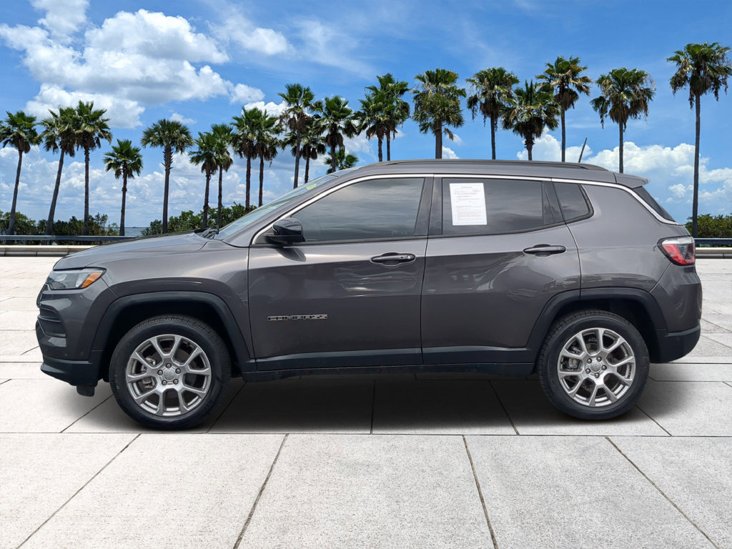Used 2022 Jeep Compass Latitude AWD/4WD image 3