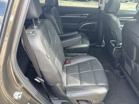 Used 2025 Kia Telluride EX w/ EX Captain's Chair Package FWD image 28