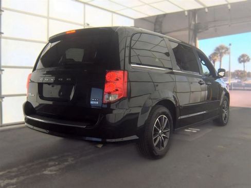 Used 2017 Dodge Grand Caravan SXT FWD image 5