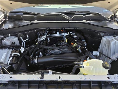 Used 2025 Ford Explorer Active image 26