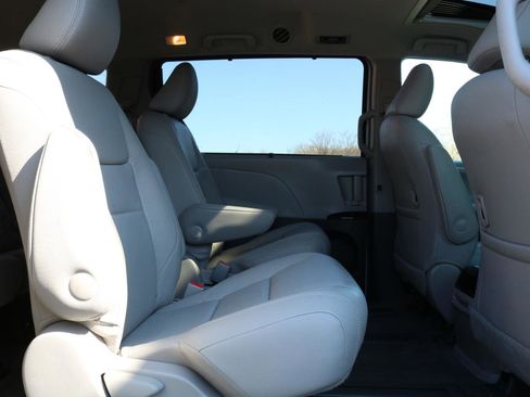 Used 2017 Toyota Sienna XLE w/ XLE Navigation Package image 42