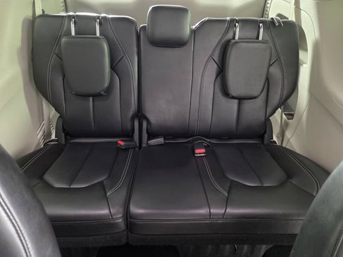 Used 2023 Chrysler Pacifica Touring-L FWD image 23