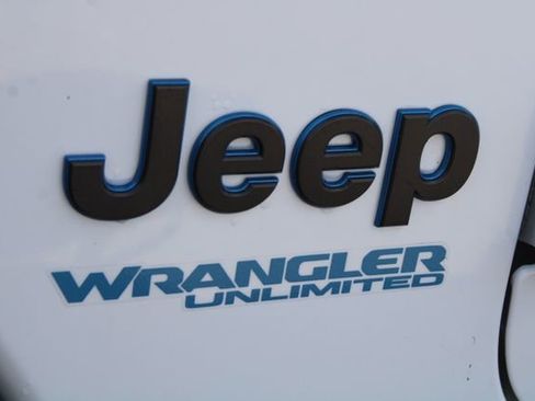 Used 2022 Jeep Wrangler Unlimited Rubicon 4xe w/ Dual Top Group AWD/4WD image 10