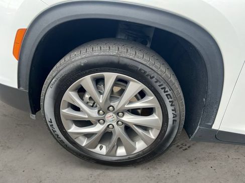 Used 2025 Buick Enclave Preferred AWD/4WD image 9