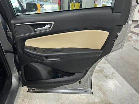 Used 2022 Ford Edge SEL w/ Convenience Package image 28