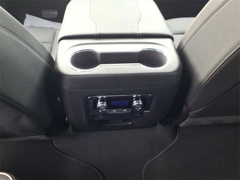 New 2026 GMC Yukon XL Elevation image 16