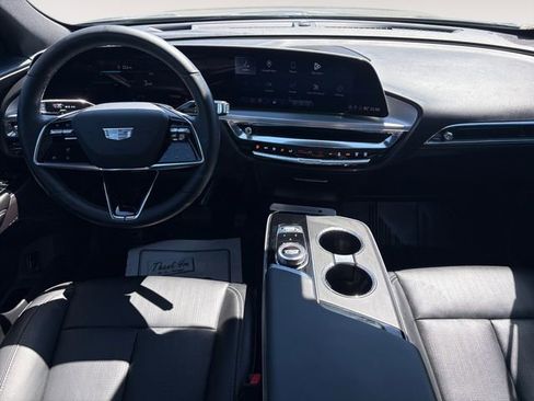 Certified 2024 Cadillac Lyriq Luxury AWD/4WD image 10