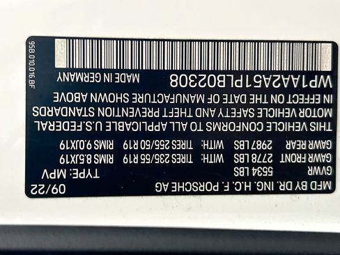 Certified 2023 Porsche Macan AWD/4WD image 35