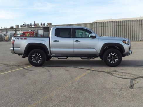 Used 2022 Toyota Tacoma TRD Off-Road image 4