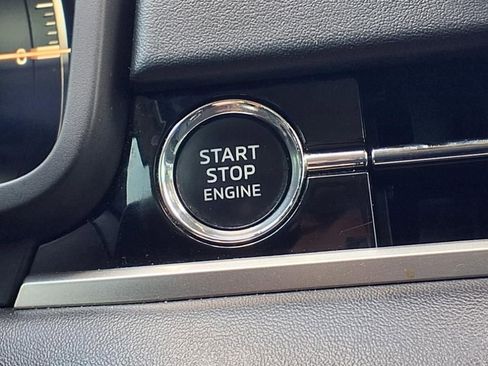 Used 2022 Mitsubishi Outlander SE image 32