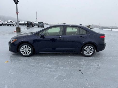 Certified 2023 Toyota Corolla LE w/ LE Convenience Package image 3