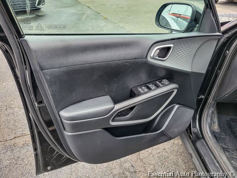 Used 2024 Kia Soul LX w/ Option Group 015 FWD image 23