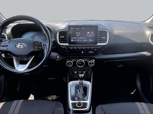 Used 2024 Hyundai Venue SEL FWD image 15