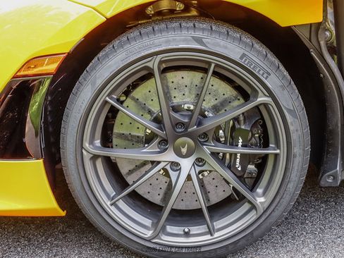 Used 2026 McLaren 750S Spider RWD image 37
