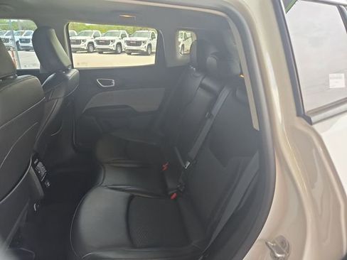 Used 2022 Jeep Compass Latitude FWD image 26