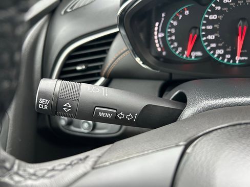 Used 2022 Chevrolet Trax LT w/ LT Convenience Package image 23